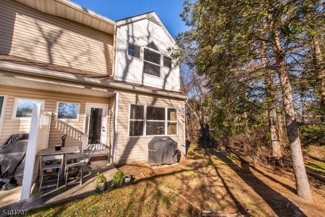 18 Bristol Ct, Lincoln Park Boro, NJ 07035