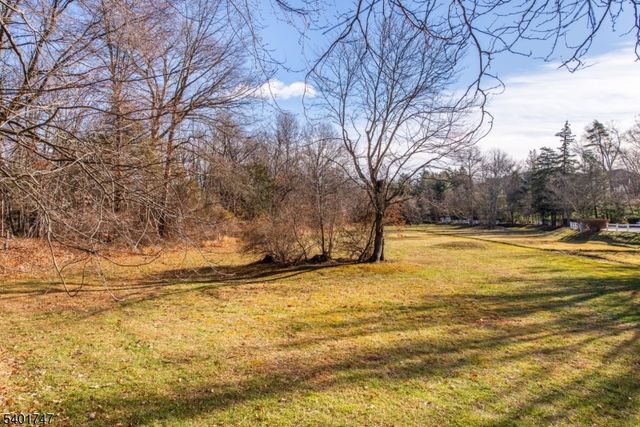 18 Bristol Ct, Lincoln Park Boro, NJ 07035