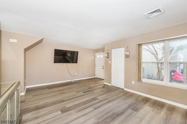 18 Bristol Ct, Lincoln Park Boro, NJ 07035