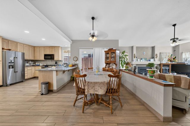 166 Copper Leaf Way, Sacramento, CA 95838