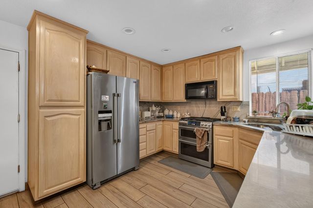 166 Copper Leaf Way, Sacramento, CA 95838