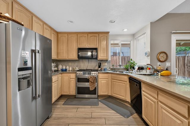 166 Copper Leaf Way, Sacramento, CA 95838