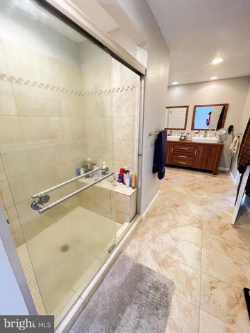 13209 LANTERN HOLLOW DR, North Potomac, MD 20878