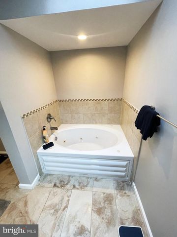 13209 LANTERN HOLLOW DR, North Potomac, MD 20878