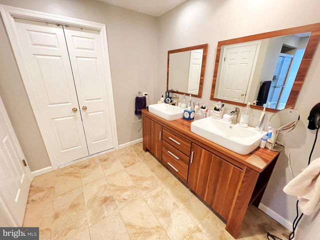 13209 LANTERN HOLLOW DR, North Potomac, MD 20878