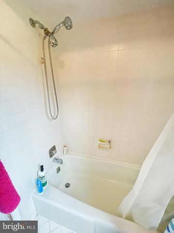 13209 LANTERN HOLLOW DR, North Potomac, MD 20878