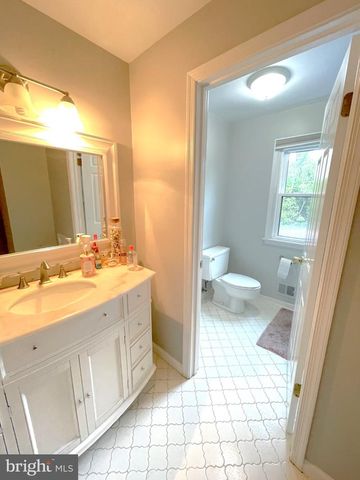 13209 LANTERN HOLLOW DR, North Potomac, MD 20878