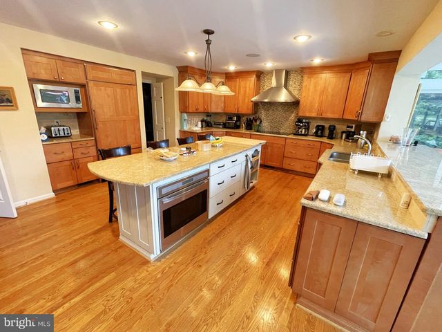 13209 LANTERN HOLLOW DR, North Potomac, MD 20878
