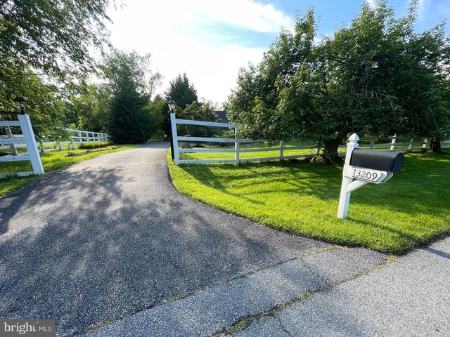 13209 LANTERN HOLLOW DR, North Potomac, MD 20878