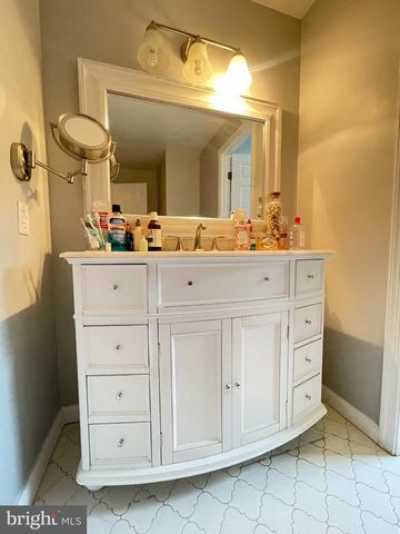 13209 LANTERN HOLLOW DR, North Potomac, MD 20878