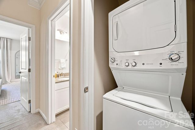 1321 Queen Lyon Court, Charlotte, NC 28205