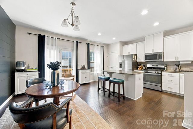 1321 Queen Lyon Court, Charlotte, NC 28205