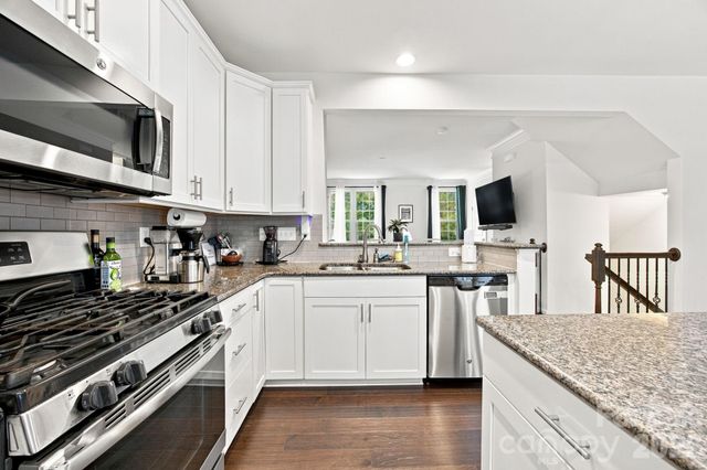 1321 Queen Lyon Court, Charlotte, NC 28205