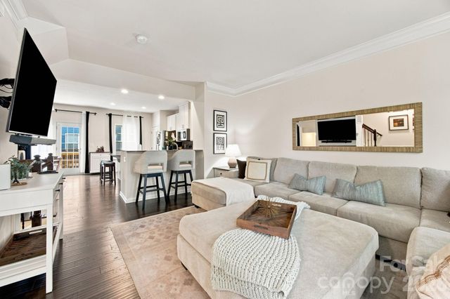 1321 Queen Lyon Court, Charlotte, NC 28205