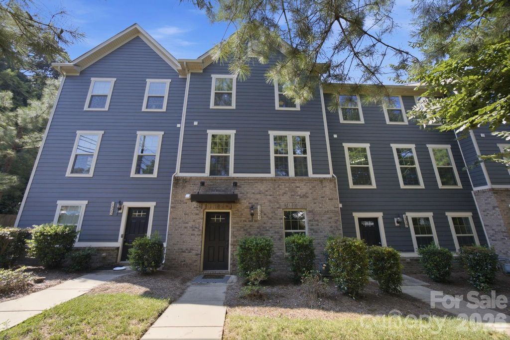 1321 Queen Lyon Court, Charlotte, NC 28205