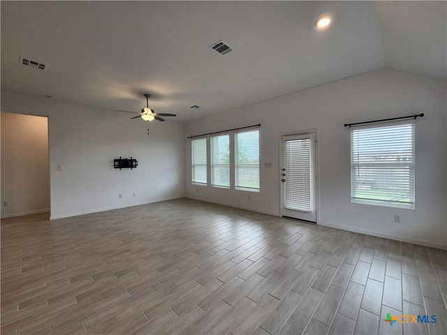 5923 Corsicana Cove, Seguin, TX 78155