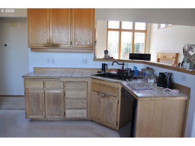 4198 LANCASTER Dr, Eugene, OR 97404