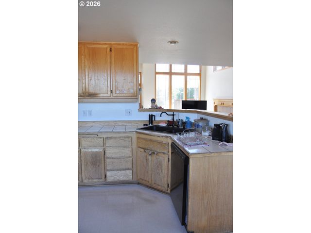 4198 LANCASTER Dr, Eugene, OR 97404