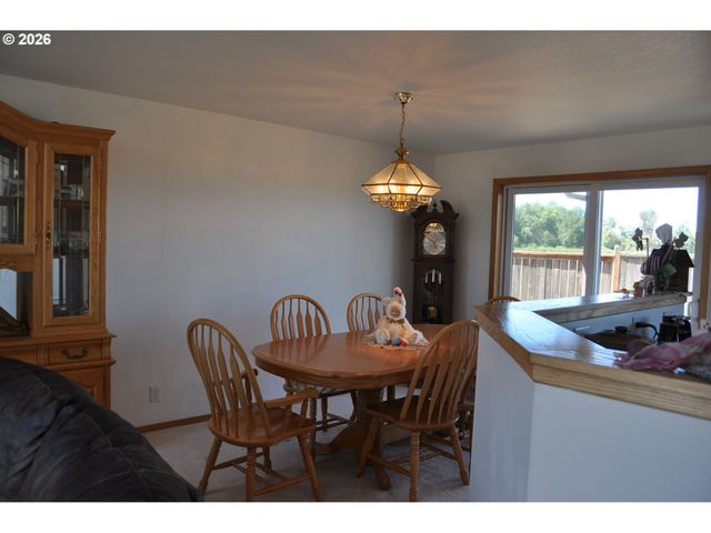 4198 LANCASTER Dr, Eugene, OR 97404