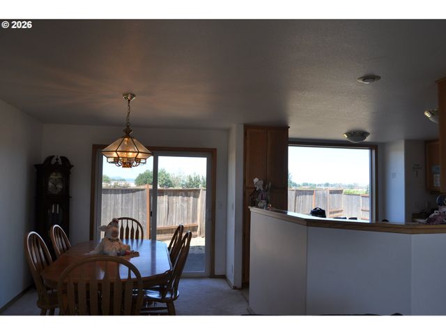 4198 LANCASTER Dr, Eugene, OR 97404