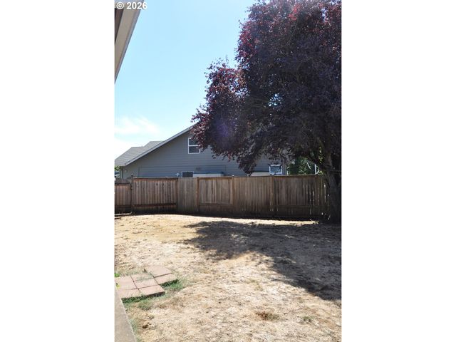 4198 LANCASTER Dr, Eugene, OR 97404