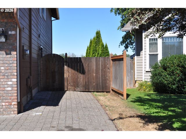 4198 LANCASTER Dr, Eugene, OR 97404