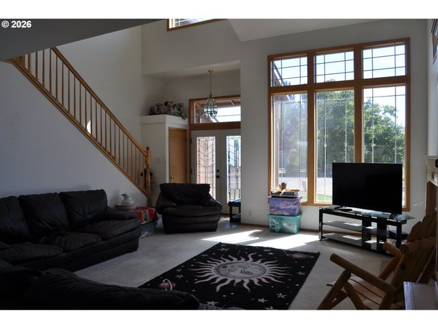 4198 LANCASTER Dr, Eugene, OR 97404