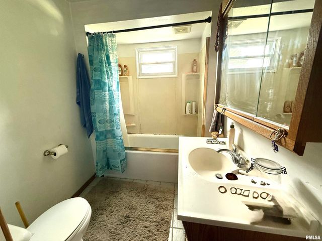 401 S 7TH Street, Herrin, IL 62948