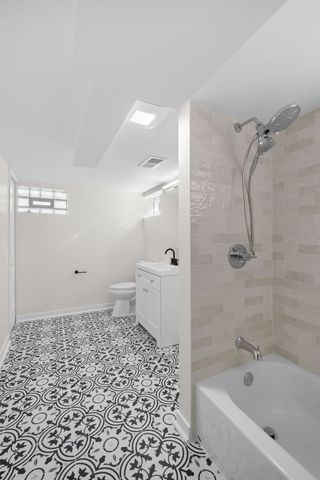 6207 W Eastwood Avenue, Chicago, IL 60630