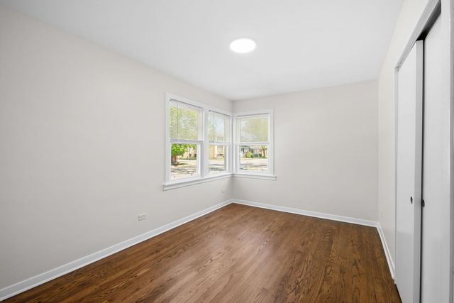 6207 W Eastwood Avenue, Chicago, IL 60630