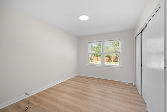 6207 W Eastwood Avenue, Chicago, IL 60630