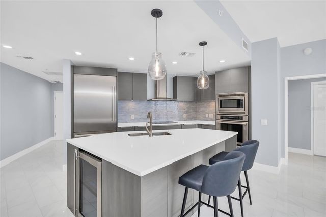 175 1ST STREET S 905, St Petersburg, FL 33701