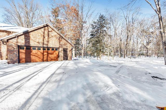 3398 WILDERNESS TRAIL, Suamico, WI 54313