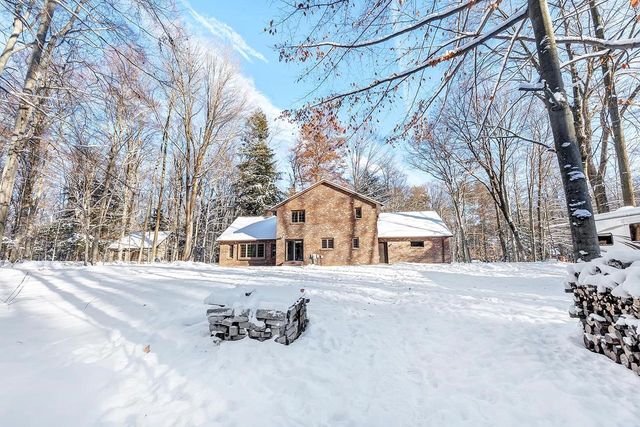 3398 WILDERNESS TRAIL, Suamico, WI 54313