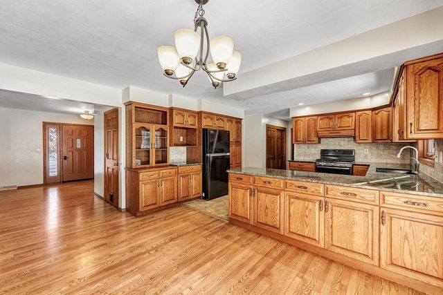 3398 WILDERNESS TRAIL, Suamico, WI 54313