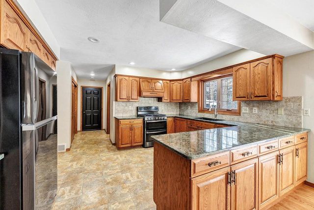 3398 WILDERNESS TRAIL, Suamico, WI 54313