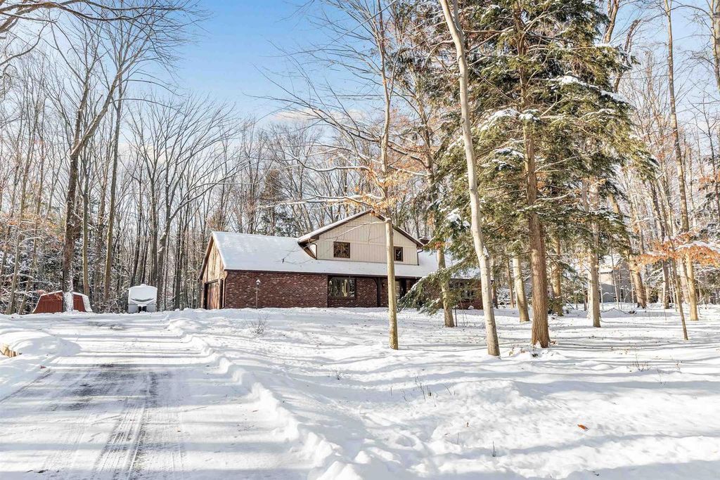 3398 WILDERNESS TRAIL, Suamico, WI 54313