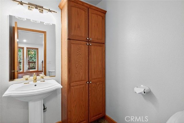 26020 Hemstreet Pl, Idyllwild, CA 92549