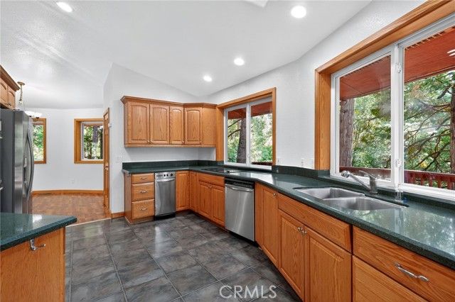 26020 Hemstreet Pl, Idyllwild, CA 92549