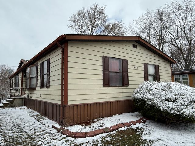 227 Blackthorn Road, Matteson, IL 60443