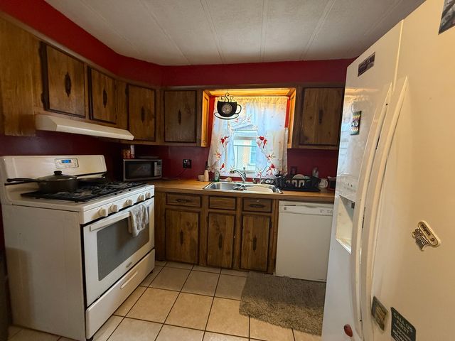 227 Blackthorn Road, Matteson, IL 60443