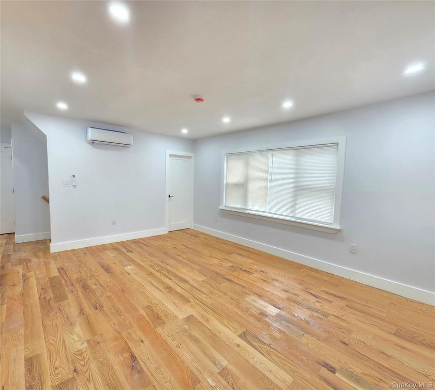 21624 132nd Avenue, Jamaica, NY 11413 — photo 3
