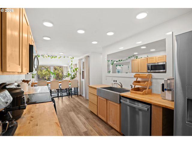 12330 Sw 60TH Ave, Portland, OR 97219