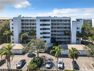 290 Naples Cove DR # 2402, Naples, FL 34110