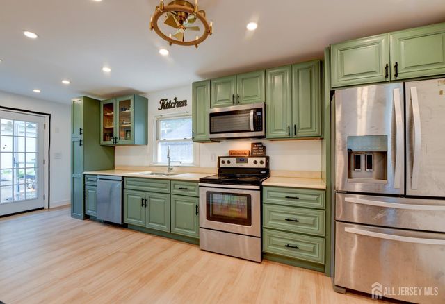 50 Chestnut St Street, Edison, NJ 08817
