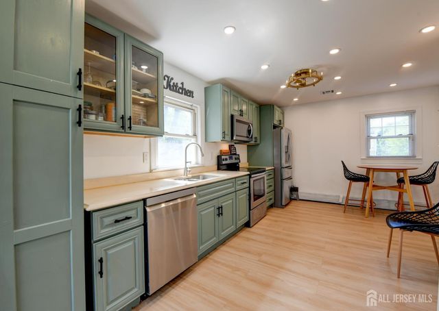 50 Chestnut St Street, Edison, NJ 08817
