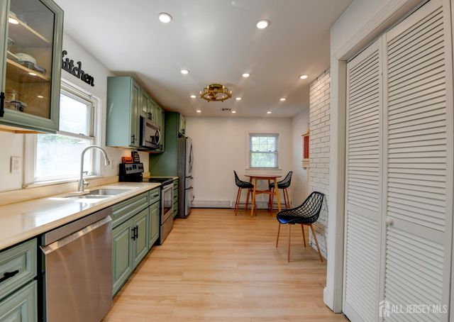 50 Chestnut St Street, Edison, NJ 08817