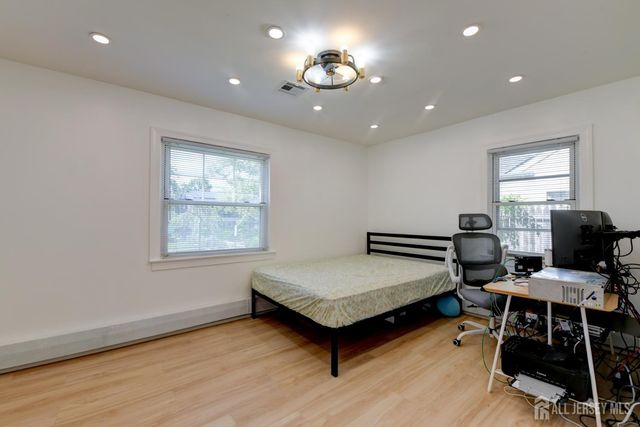 50 Chestnut St Street, Edison, NJ 08817