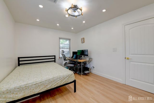 50 Chestnut St Street, Edison, NJ 08817