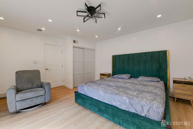 50 Chestnut St Street, Edison, NJ 08817